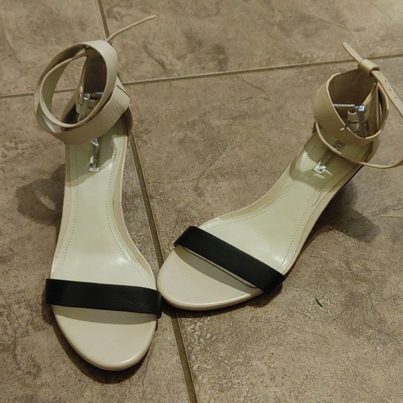 BCBG Vivian Wedges - Picture 3 of 7